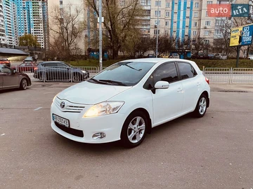 Авто Toyota Auris 2012 № 8323573