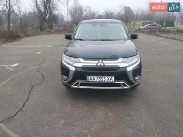 Авто Mitsubishi Outlander 2020 № 8327515