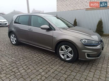 Авто Volkswagen E-Golf 2016 № 8331349