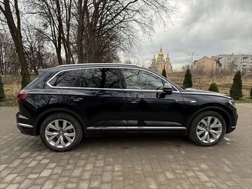 Авто Volkswagen Touareg 2021 № 8331531