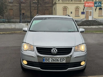 Авто Volkswagen Touran 2008 № 8332094