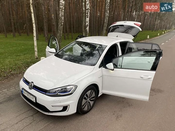 Авто Volkswagen E-Golf 2017 № 8332737