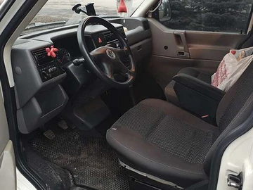 Авто Volkswagen Transporter 2000 № 8333679