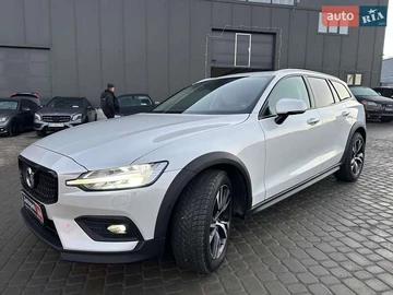 Авто Volvo V60 2021 № 8334435