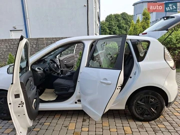 Авто Renault Scenic 2013 № 8336465