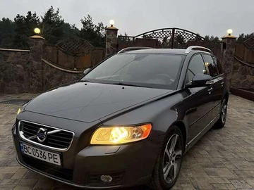Авто Volvo V50 2012 № 8336489