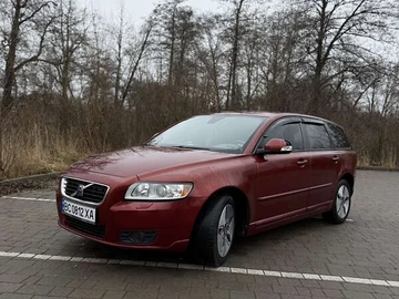 Авто Volvo V50 2009 № 8337107