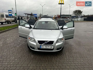 Авто Volvo V50 2009 № 8337152
