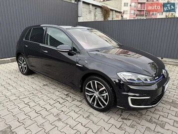Авто Volkswagen E-Golf 2018 № 8338047