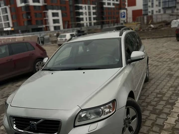 Авто Volvo V50 2010 № 8343938