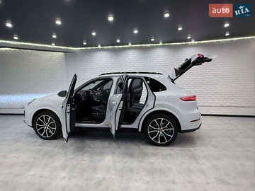 Авто Porsche Cayenne 2020 № 8346228