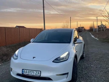 Авто Tesla Model Y 2021 № 8347032