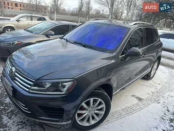 Авто Volkswagen Touareg 2015 № 8347709
