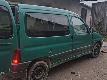 Авто Peugeot Partner 2000 № 8350014
