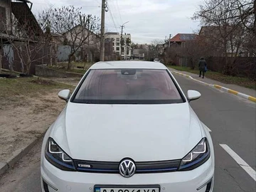 Авто Volkswagen E-Golf 2015 № 8350279