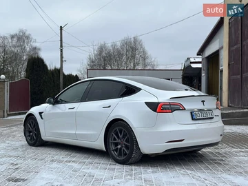 Авто Tesla Model 3 2021 № 8351312