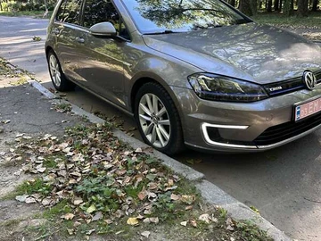 Авто Volkswagen E-Golf 2015 № 8360193