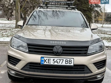 Авто Volkswagen Touareg 2015 № 8362476