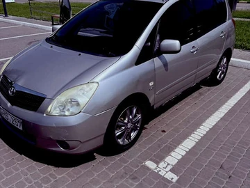 Авто Toyota Corolla Verso 2003 № 8364087