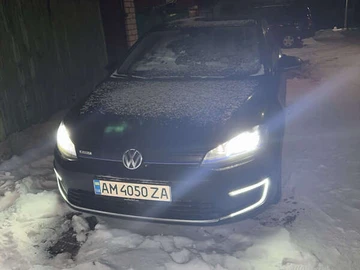 Авто Volkswagen E-Golf 2015 № 8369321