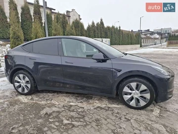 Авто Tesla Model Y 2024 № 8371428