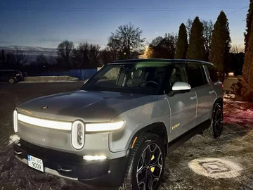 Авто Rivian R1S 2022 № 8372919