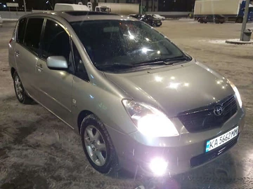 Авто Toyota Corolla Verso 2001 № 8373084
