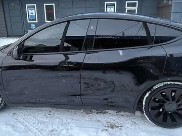Авто Tesla Model Y 2023 № 8376418