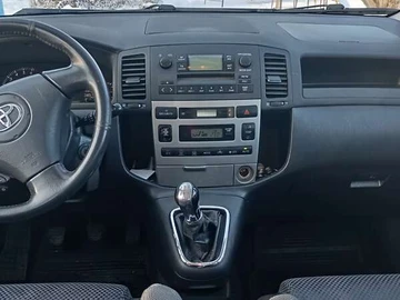 Авто Toyota Corolla Verso 2003 № 8376592