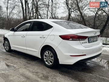 Авто Hyundai Elantra 2017 № 8381152