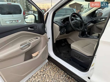 Авто Ford Escape 2016 № 8383475