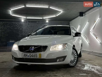 Авто Volvo V70 2014 № 8384159
