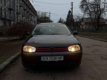 Авто Volkswagen Golf 2000 № 8390297