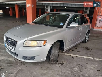 Авто Volvo V50 2010 № 8390752