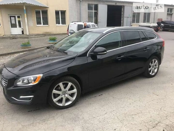 Авто Volvo V60 2016 № 8392354
