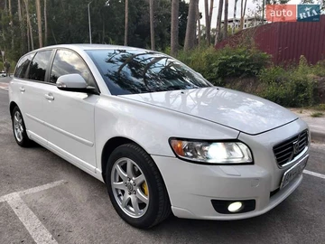 Авто Volvo V50 2010 № 8394978