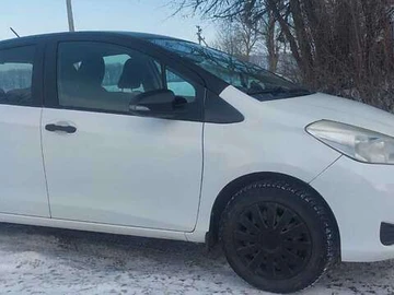 Авто Toyota Yaris 2013 № 8396119