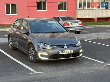 Авто Volkswagen E-Golf 2016 № 8397707