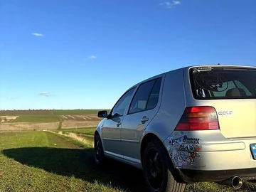 Авто Volkswagen Golf 2000 № 8398176