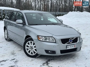 Авто Volvo V50 2010 № 8399115