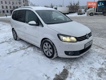 Авто Volkswagen Touran 2011 № 8402993