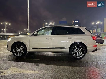 Авто Audi Q7 2023 № 8403216