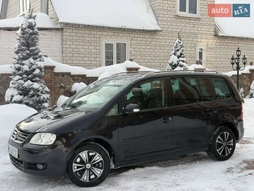 Авто Volkswagen Touran 2005 № 8404129