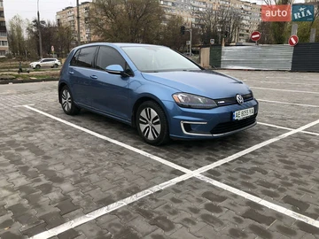Авто Volkswagen E-Golf 2015 № 8406211
