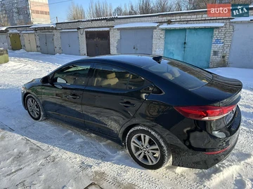 Авто Hyundai Elantra 2018 № 8407588