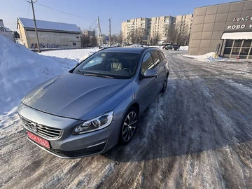 Авто Volvo V60 2018 № 8408137