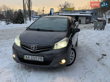 Авто Toyota Yaris 2011 № 8419699