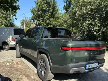 Авто Rivian R1T 2023 № 8420090