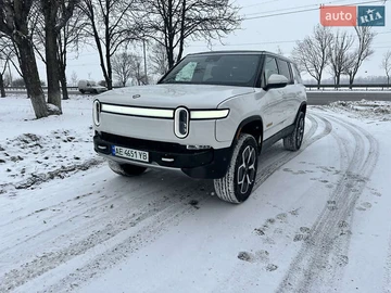 Авто Rivian R1S 2024 № 8421383