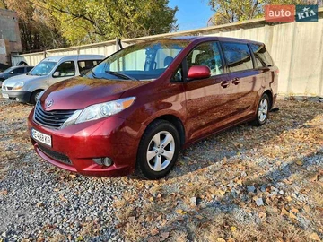 Авто Toyota Sienna 2012 № 8425160